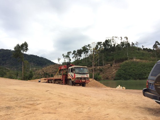 Phát hiện gỗ lậu giấu dưới lòng hồ thủy điện Sê San 3A ảnh 2