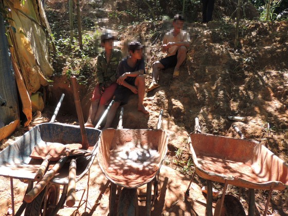 Kiến nghị làm rõ trách nhiệm chính quyền địa phương để xảy ra khai thác vàng trái phép ảnh 3
