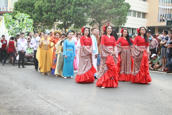 Hàng ngàn người tham dự Lễ hội đường phố ở Buôn Ma Thuột ảnh 9
