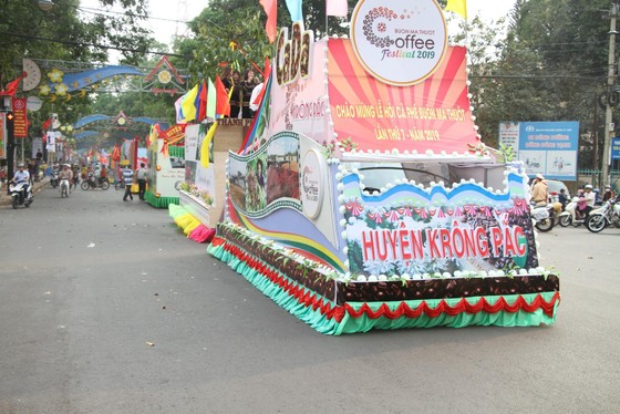 Hàng ngàn người tham dự Lễ hội đường phố ở Buôn Ma Thuột ảnh 10