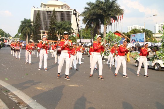 Hàng ngàn người tham dự Lễ hội đường phố ở Buôn Ma Thuột ảnh 11