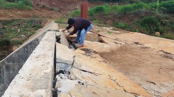 Công trình thủy lợi hàng chục tỷ đồng chưa bàn giao đã sụt lún ảnh 1