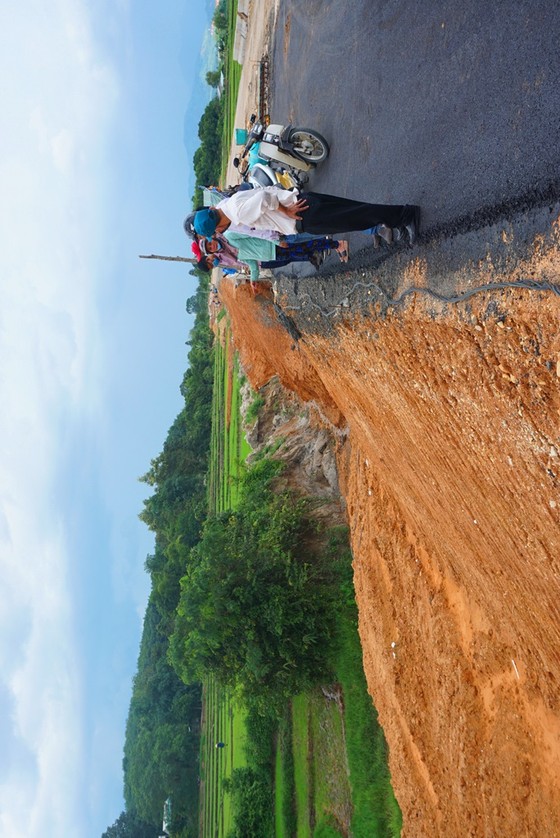 Tỉnh Kon Tum chỉ đạo kiểm tra thông tin thi công đường tránh ngàn tỷ gây ảnh hưởng đến dân ảnh 1