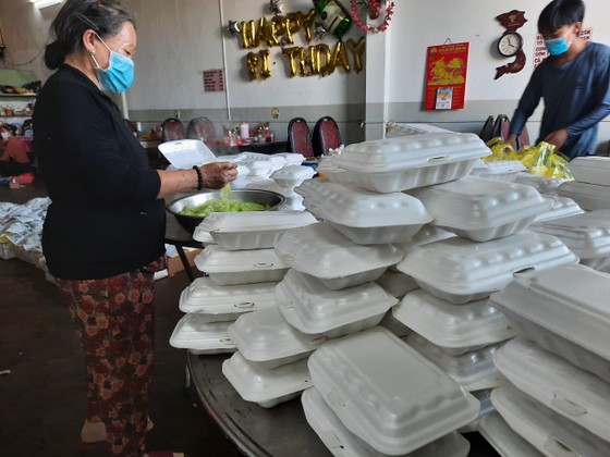 Gia Lai: Tìm người đi trên chuyến bay có bệnh nhân dương tính SARS- CoV-2 ảnh 1