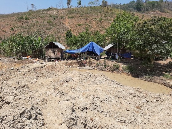Gia Lai: Triệt phá 2 bãi khai thác vàng lậu ảnh 2