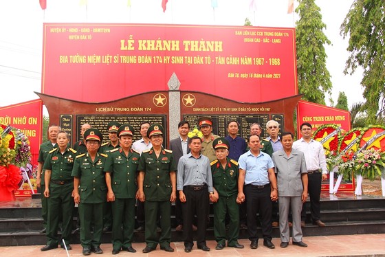 Khánh thành Bia tưởng niệm liệt sĩ Trung đoàn 174 hy sinh tại Đắk Tô - Tân Cảnh  ảnh 4