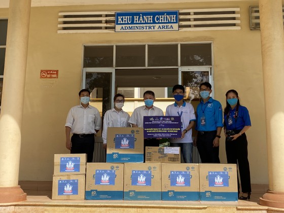 Gia Lai: Hỗ trợ vật dụng phòng chống dịch Covid-19 cho các đơn vị phòng chống dịch ảnh 2