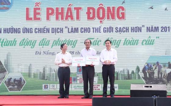 2.000 người tham gia chiến dịch ra quân Làm sạch biển ảnh 1