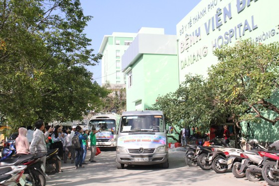 Đà Nẵng với chuyến xe nghĩa tình hỗ trợ những bệnh nhân về quê ăn tết ảnh 1