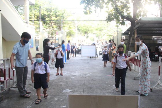 Đà Nẵng: Học sinh nghiêm túc thực hiện phòng, chống dịch khi trở lại trường học ảnh 3