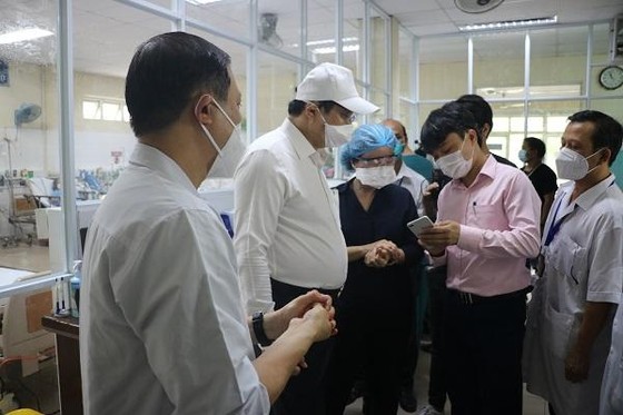 Chủ tịch UBND TP Đà Nẵng kiểm tra phòng chống dịch Covid-19 tại các điểm nóng ảnh 4