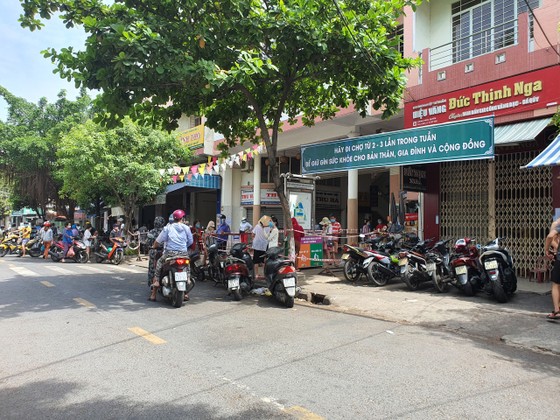 Đà Nẵng: Ngày đầu đi chợ bằng thẻ theo ngày chẵn lẻ ảnh 11