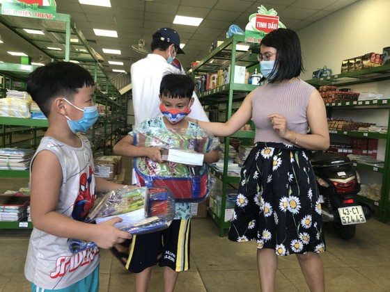 Nhiều mô hình "chia sẻ" sách giúp đỡ học sinh khó khăn ảnh 8