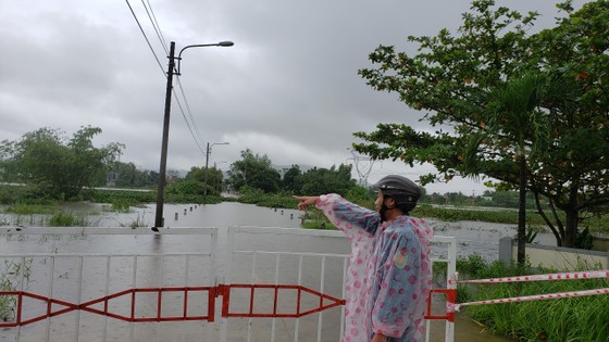 Đà Nẵng họp ứng phó với vùng áp thấp và mưa lớn diện rộng trên địa bàn ảnh 4