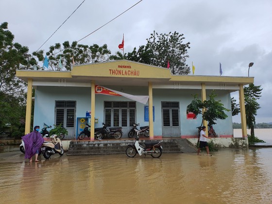 Sinh hoạt của người dân vùng lũ Đà Nẵng ảnh 5