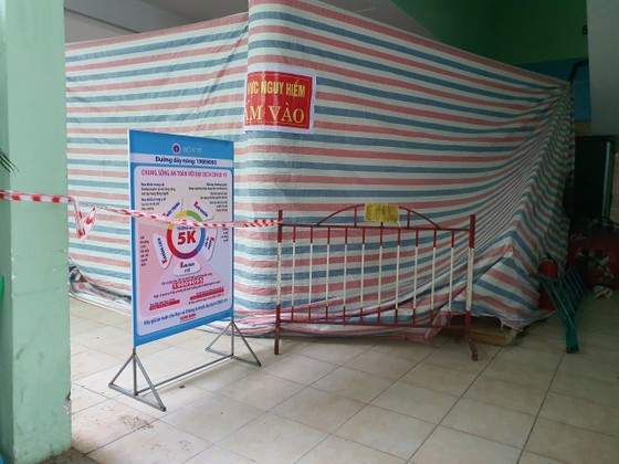 Đà Nẵng di dời học sinh khỏi trường học có nhà bên cạnh bị nghiêng ảnh 2