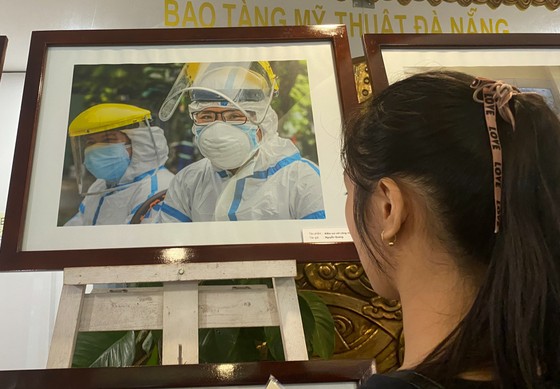 Khai mạc triển lãm 'Đà Nẵng trên tuyến đầu phòng, chống đại dịch Covid-19' năm 2020 ảnh 2