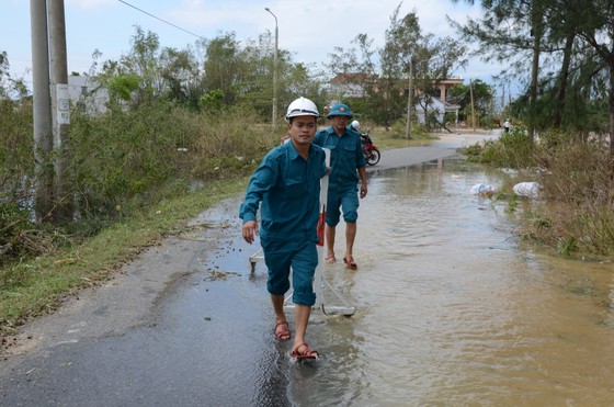 Đà Nẵng, Quảng Nam ngổn ngang sau bão ảnh 2