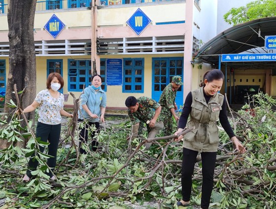 Đà Nẵng, Quảng Nam ngổn ngang sau bão ảnh 5