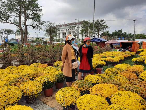 Tiểu thương chợ hoa tết ở Đà Nẵng 'nhớ' người mua ảnh 2