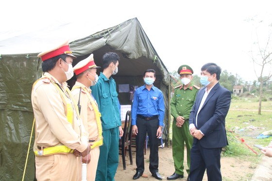 Lãnh đạo Đà Nẵng thăm, chúc tết các chốt kiểm soát dịch Covid-19 ảnh 1