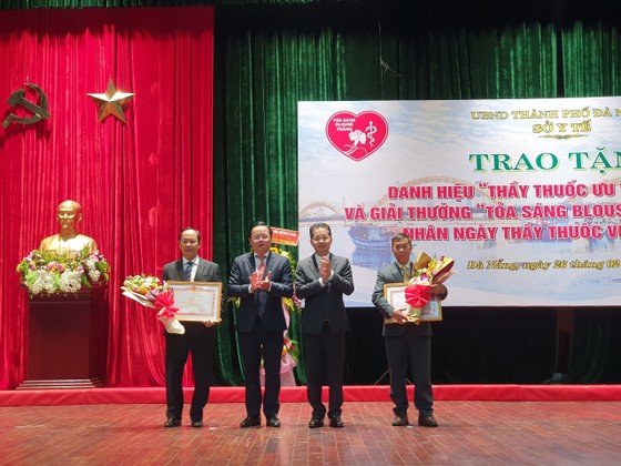 20 y, bác sĩ tiêu biểu nhận giải thưởng “Toả sáng Blouse trắng” ảnh 2