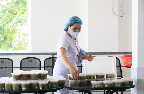 Nghĩa tình từ những suất ăn ảnh 5