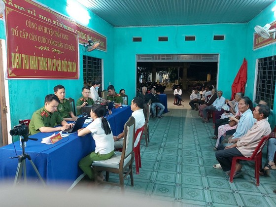 Đà Nẵng: Những bữa ăn phục vụ tổ lưu động làm căn cước công dân ảnh 3