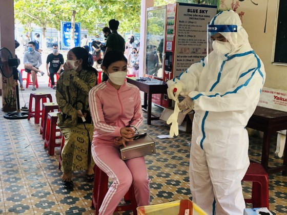 500 nhân viên làm việc tại các vũ trường, karaoke, spa, masage ở Đà Nẵng được xét nghiệm Covid-19 ảnh 3