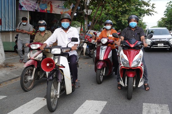 Những ngày thầm lặng trên hành trình chống dịch của tổ Covid-19 cộng đồng ảnh 3