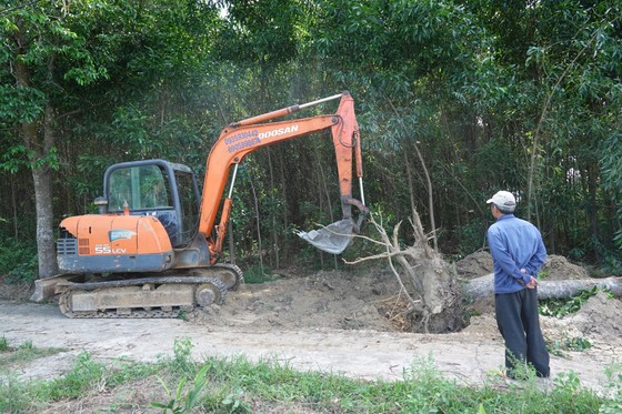 Người dân hiến đất làm đường, xây dựng nông thôn mới ảnh 1