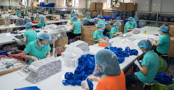 Giữa dịch COVID-19, khẩu trang chất đống, hạ giá liên tục vẫn không ai mua ảnh 1