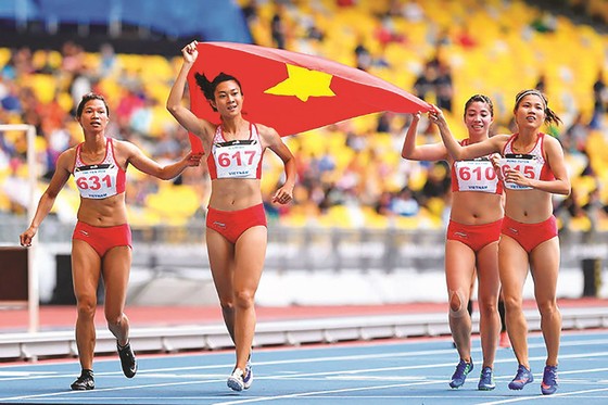 10 gương mặt trẻ Việt Nam tiêu biểu năm 2017: Lê Tú Chinh và món quà tuyệt vời! ảnh 1