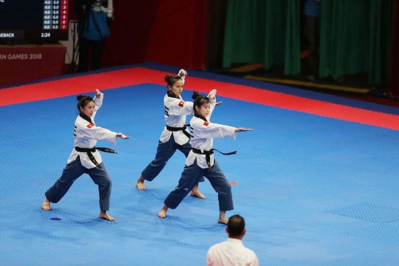 Châu Tuyết Vân và chân dài bóng chuyền ra quânChâu Tuyết Vân thắng trận đầu, chân dài bóng chuyền ra quân ảnh 5
