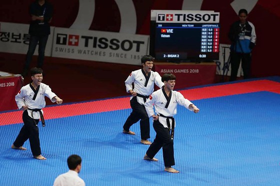 Taekwondo: Đồng đội nam vào bán kết, Châu Tuyết Vân thua VĐV chủ nhà ảnh 1