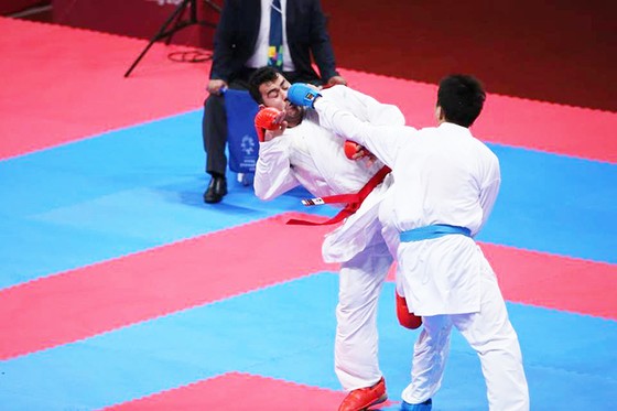 Karatedo: Quả cảm vào chung kết, Nguyễn Minh Phụng đoạt HCB ảnh 1