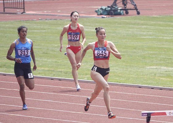 Điền kinh: Vào chung kết 400m rào nữ, Quách Thị Lan xô ngã kỷ lục quốc gia ảnh 1