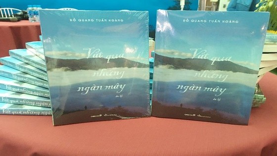 Ra mắt sách 'Vắt qua những ngàn mây' ảnh 2