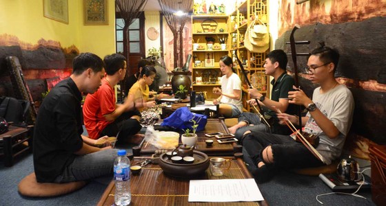 Tôi chèo về quê hương ảnh 1