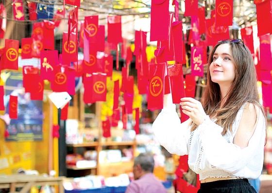 Tây ăn tết ta ảnh 3