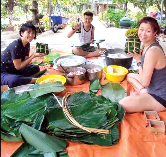 Tây ăn tết ta ảnh 6