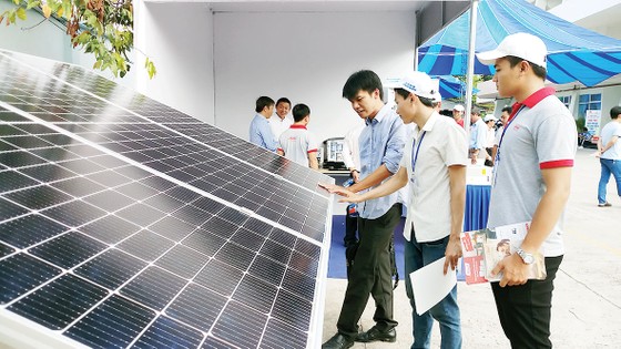 Kêu gọi tăng cường hợp tác doanh nghiệp phát triển điện mặt trời áp mái ảnh 3