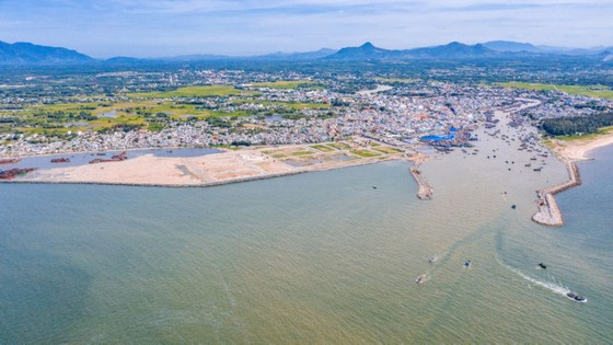 Đường ven biển, cao tốc, sân bay đang 'chắp cánh' cho La Gi lên thành phố mới ảnh 1