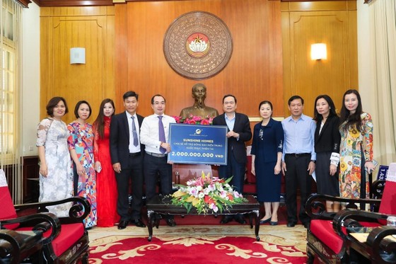 Đấu giá từ thiện qua Sunshine App - Sunshine Group ủng hộ 30 tỷ 'Vì miền Trung thân yêu' ảnh 1