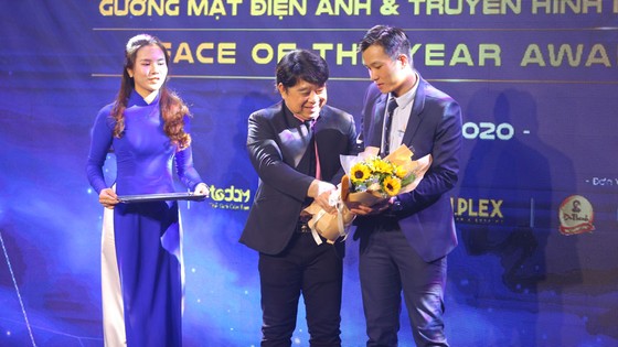 NSND Thanh Nam, 'Thầy giáo Ngạn', Diễm My 9X, Xuân Nghị và nhiều nghệ sĩ xuất hiện ấn tượng tại Họp báo Ngôi Sao Xanh lần 7 năm 2020 ảnh 1