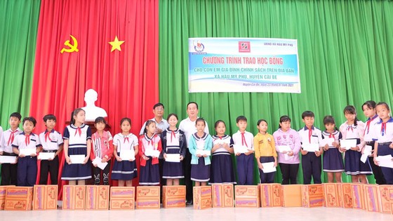 Tặng 50 học bổng cho học sinh ở quận 3 ảnh 3