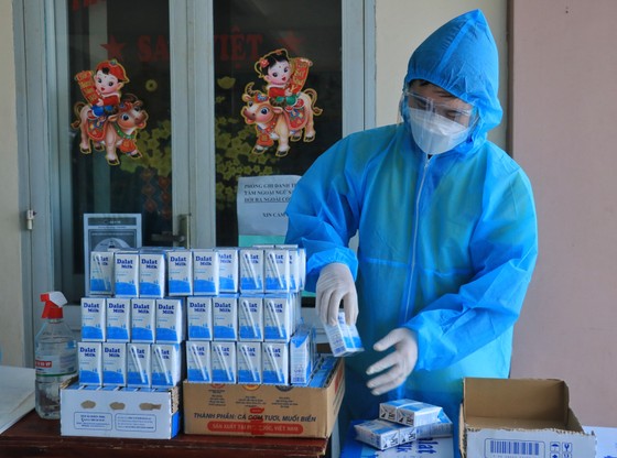 Người TPHCM đi Siêu thị 0 đồng: Mua nhanh, xách về không nổi ảnh 6