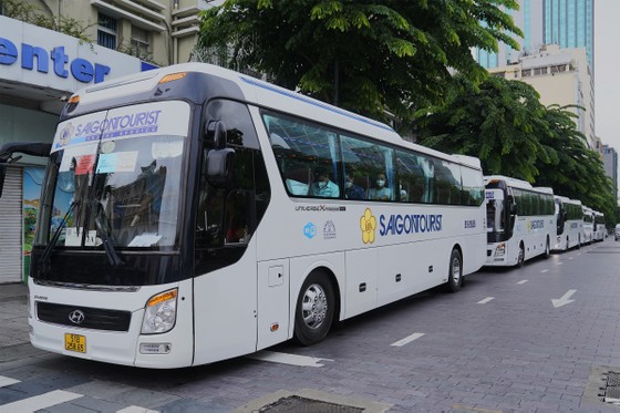 Saigontourist Group tiếp tục tài trợ, tổ chức 8 tour tri ân cho hàng ngàn y bác sĩ tại Cần Giờ, Củ Chi ảnh 1