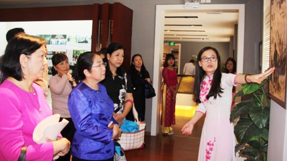 Đoàn đại biểu Thành ủy TPHCM thăm Nhà kỷ niệm các trường học Việt Nam ở Quảng Tây - Trung Quốc ảnh 1