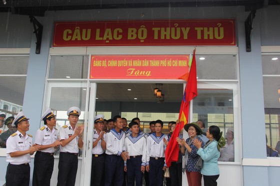 Bàn giao Nhà CLB Thủy thủ Vùng 5 Hải quân do TPHCM xây tặng ảnh 4